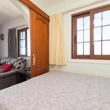 Apartment Ray